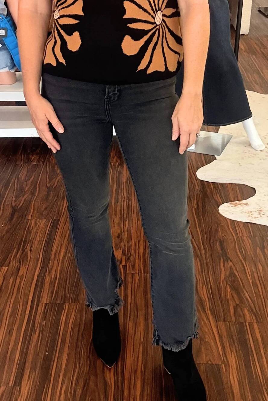 NEW HIDDEN happi cropped flare jeans in washed black
